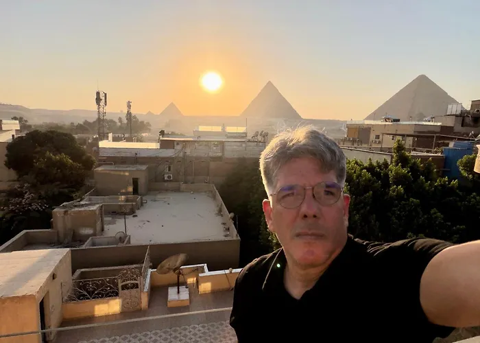Life Pyramids Inn